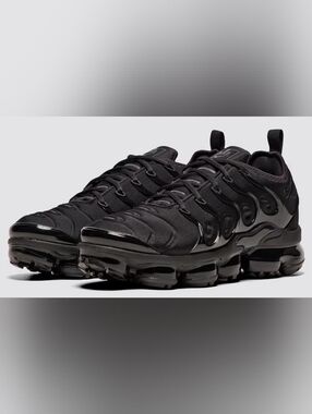 Nike Air VaporMax Plus "Triple Black" Sneakers Wmn's Size 7 Like New MSRP $220